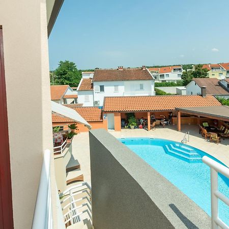 Apartment Complex Irena With Pool ポレッチ エクステリア 写真