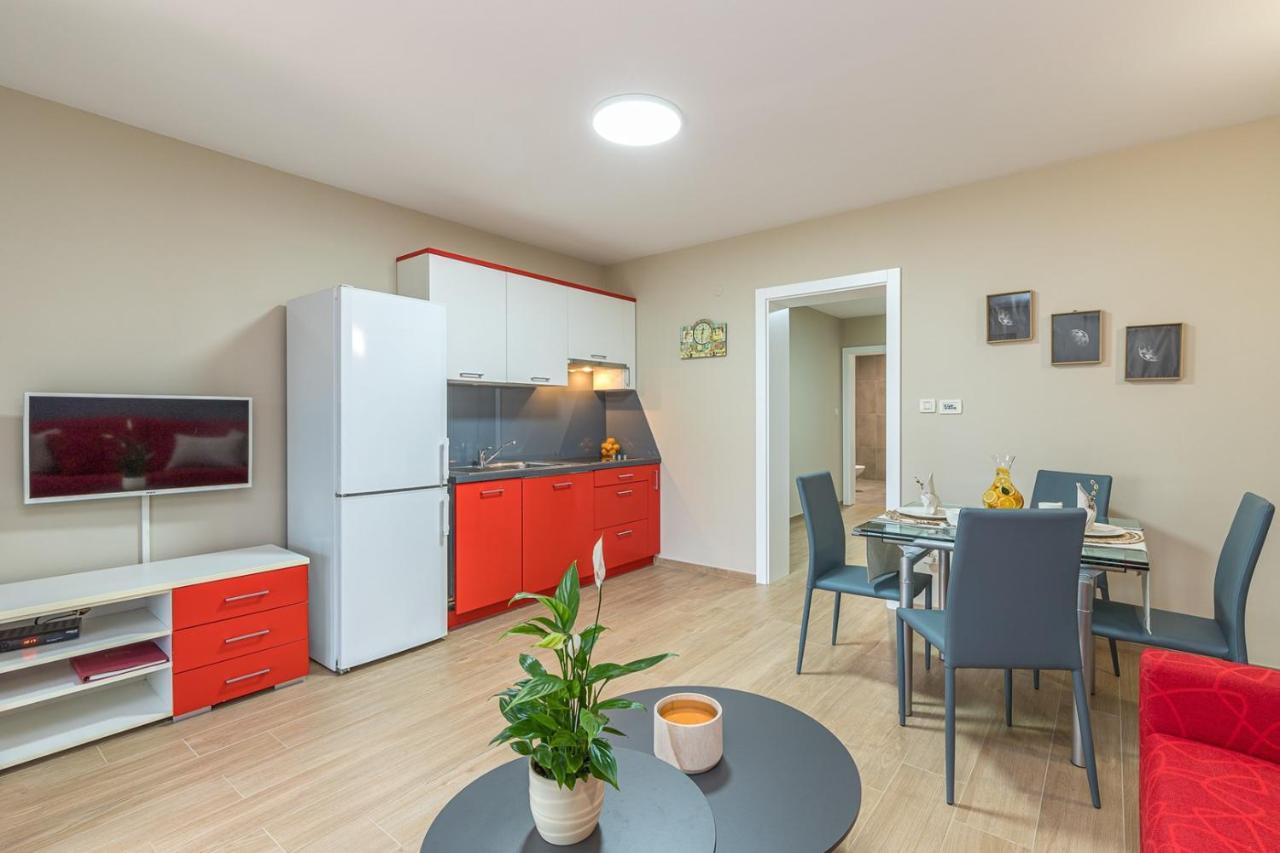 Apartment Complex Irena With Pool ポレッチ エクステリア 写真