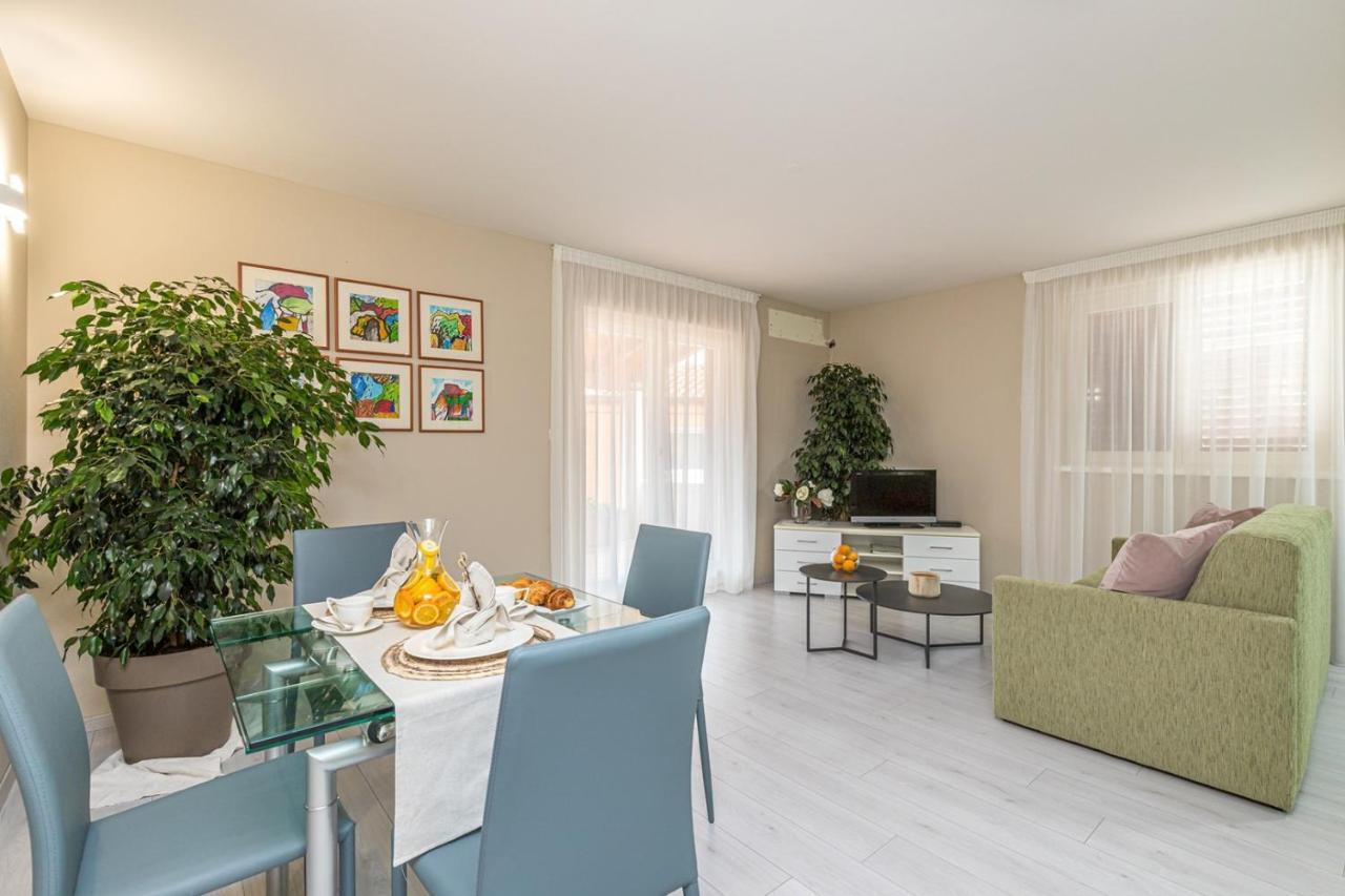 Apartment Complex Irena With Pool ポレッチ エクステリア 写真