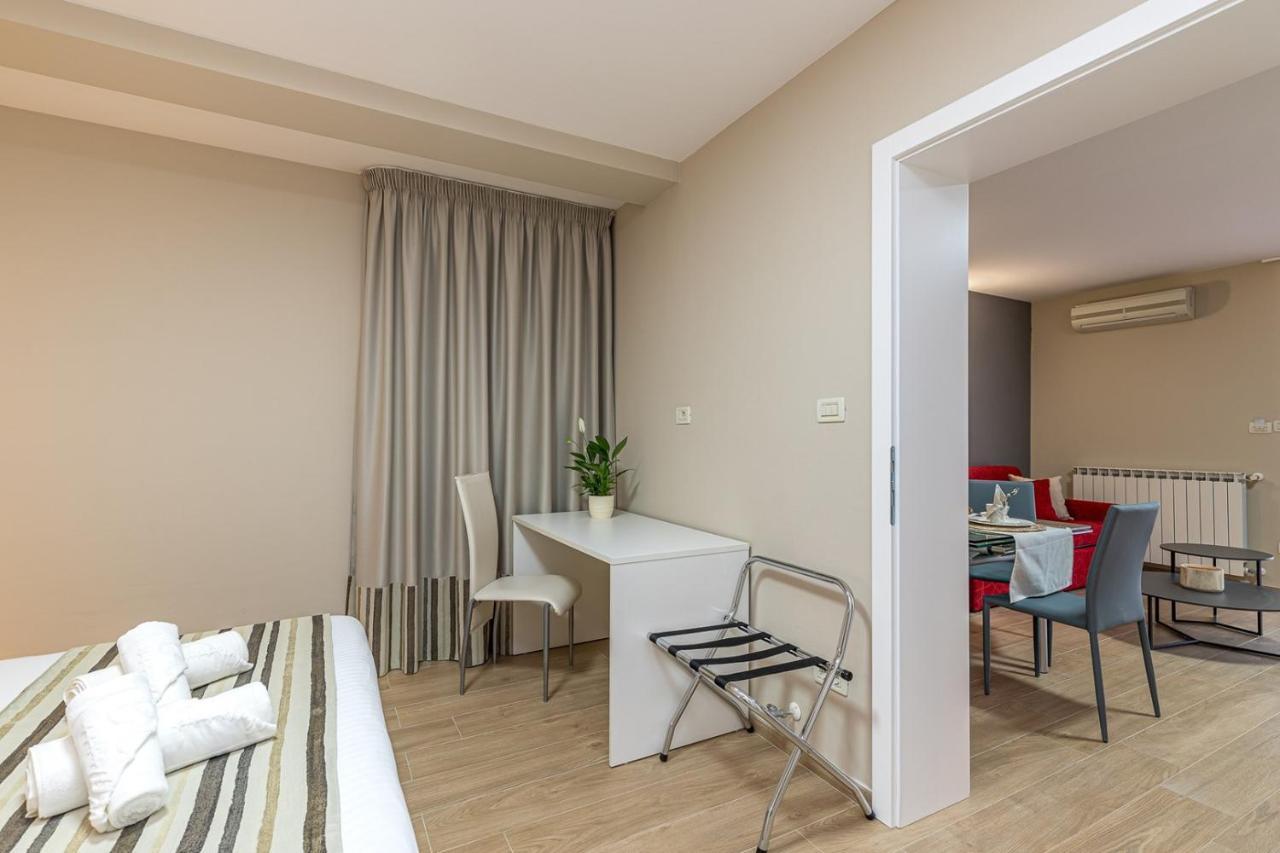 Apartment Complex Irena With Pool ポレッチ エクステリア 写真