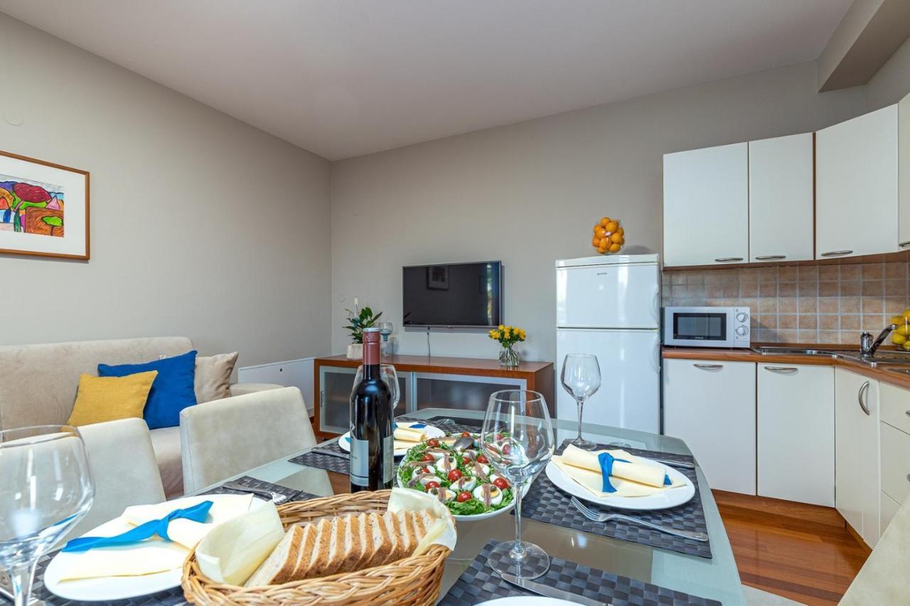 Apartment Complex Irena With Pool ポレッチ エクステリア 写真