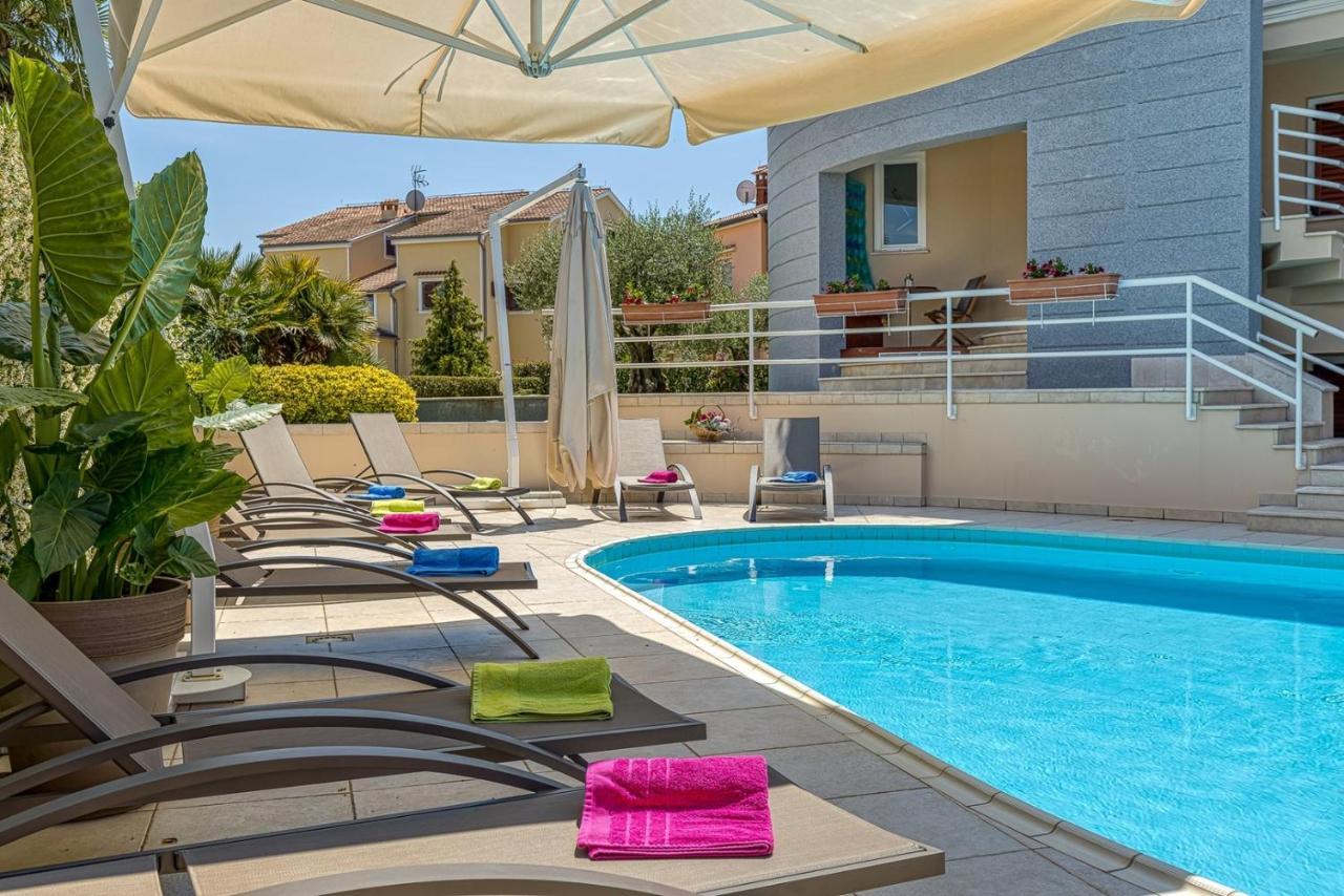 Apartment Complex Irena With Pool ポレッチ エクステリア 写真