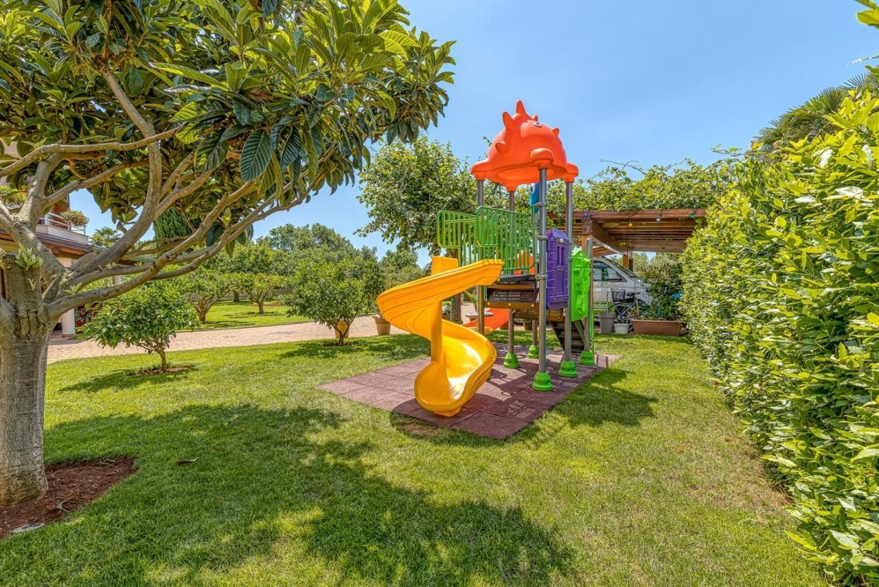 Apartment Complex Irena With Pool ポレッチ エクステリア 写真