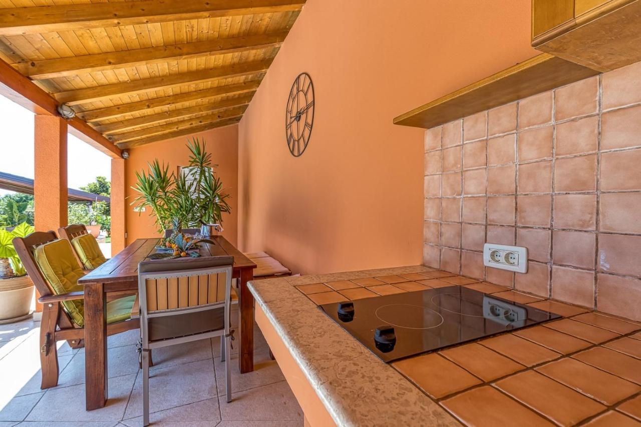 Apartment Complex Irena With Pool ポレッチ エクステリア 写真